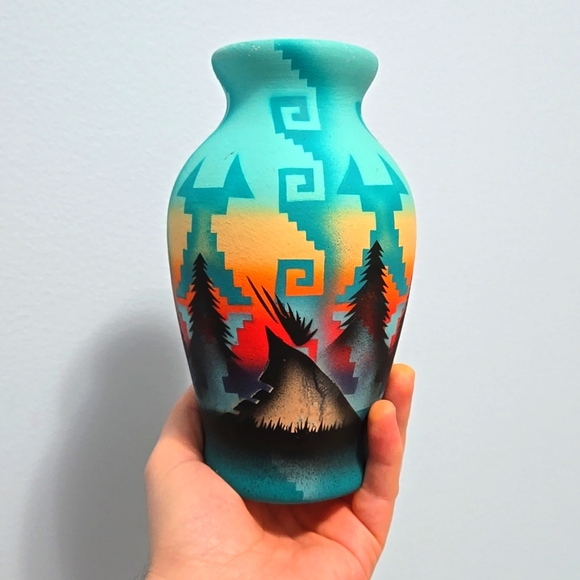 Signed Green "Trail Of Tears" Vase - Picture 2 of 5